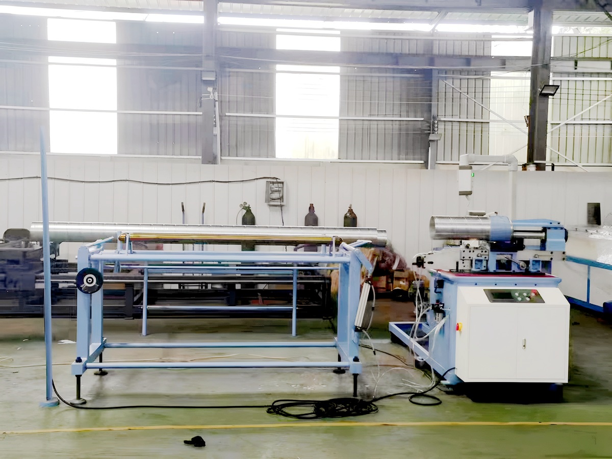 Mold type spiral duct making machine